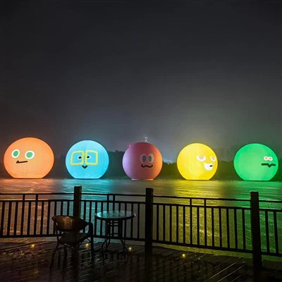 インフレータブル広告のかわいい漫画の絵文字